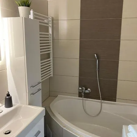 Olivia Apartman ,
